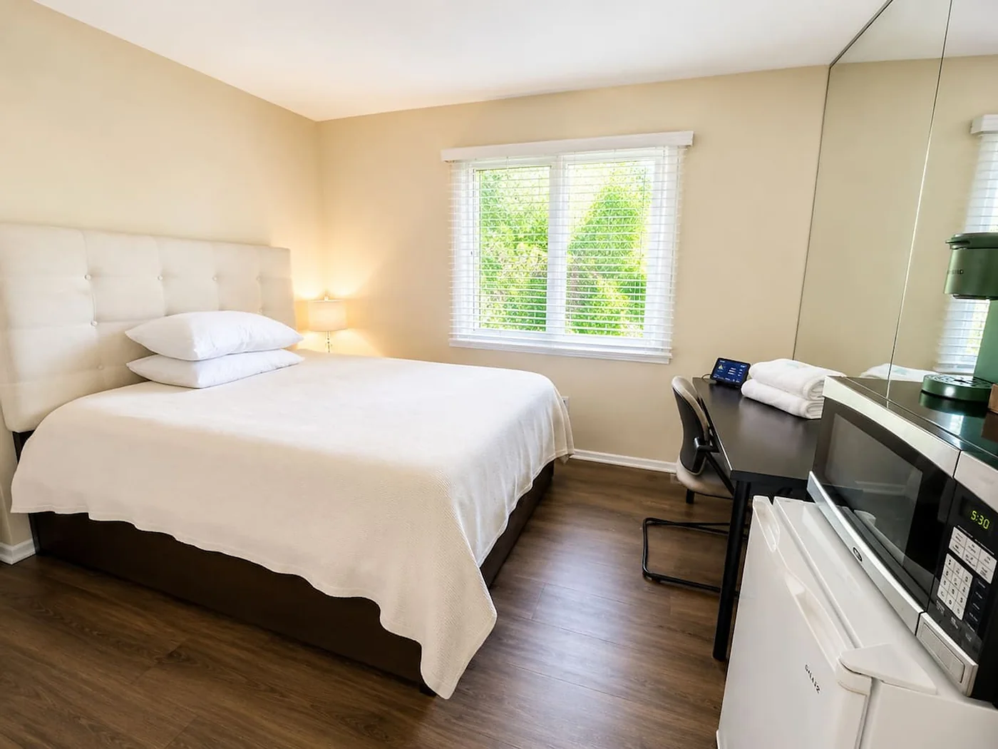 Cozy Private Bedroom + Shared Attached Bathroom, Paramus, New Jersey